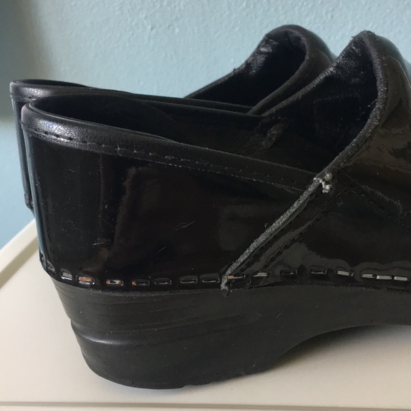 Black patent leather Sanita clogs size 36 - Picture 5 of 8